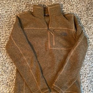 Men’s north face pull over